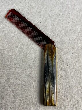 Foldable Pocket Comb with Tortoiseshell-Style Handle — Brown/Amber